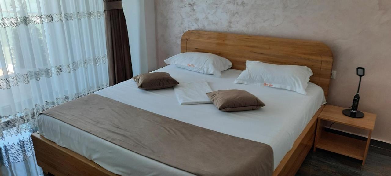 Apart Hotel Victor Mamaia Esterno foto